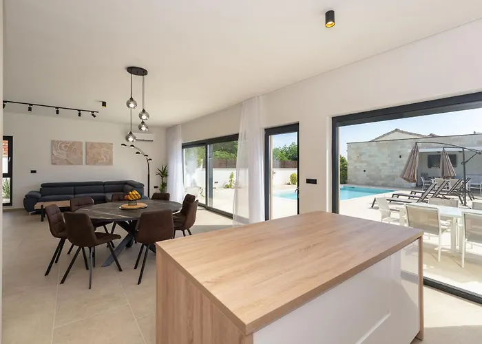 Astral Villa Murvica (Policnik)